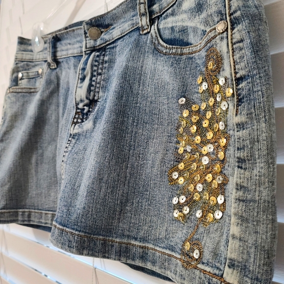 3/$12 or 5/$17⭐️Jean Mini Skirt - Picture 3 of 5